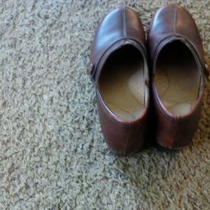Brown dansko